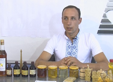 Як правильно вибрати якісний мед та що дає сон на вуликах в Олександрії
