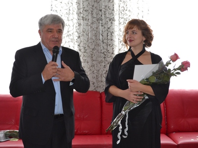 Олександрійські працівники культури і майстри народного мистецтва отримали подарунки та нагороди від народного депутата та районної влади