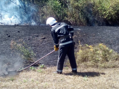Олександрійські рятувальники загасили вугільний пил і суху траву на 900 квадратних метрах