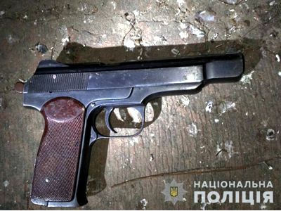 П’яний житель Кропивницького під час сварки з працівником кафе вистрілив з пістолета у підлогу (фото)