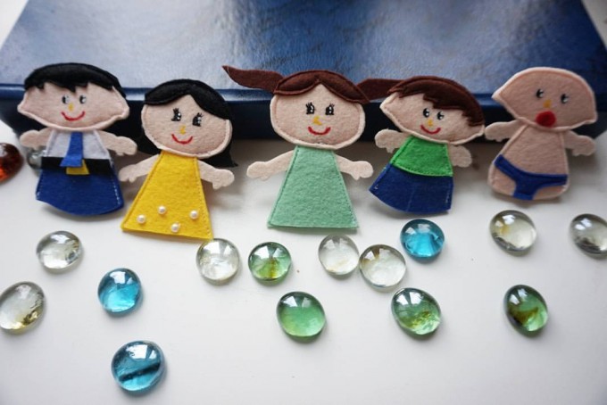 Анастасія Галушка шиє розвиваючі книги для малюків (рос.)