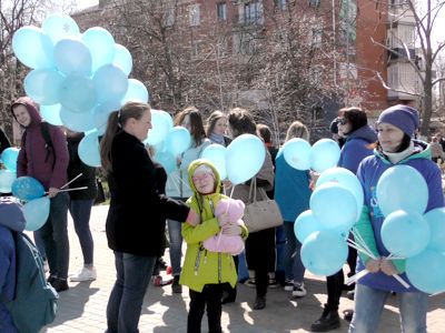 В Олександрії роздавали пряники та напували гарячим чаєм під час акції «У блакитному» (фото, відео)